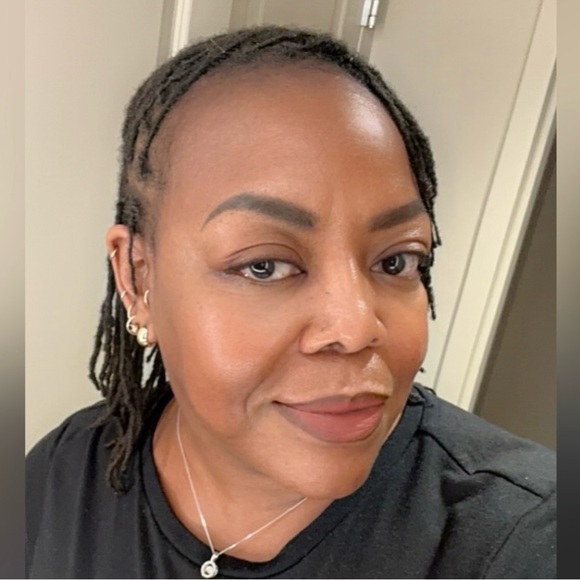 Meet your Posher Alicia - Picture 3 of 13